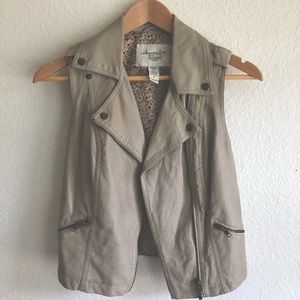 Adorable fall pleather vest